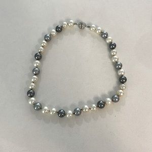 Vintage 16 inch chocker with screw latch